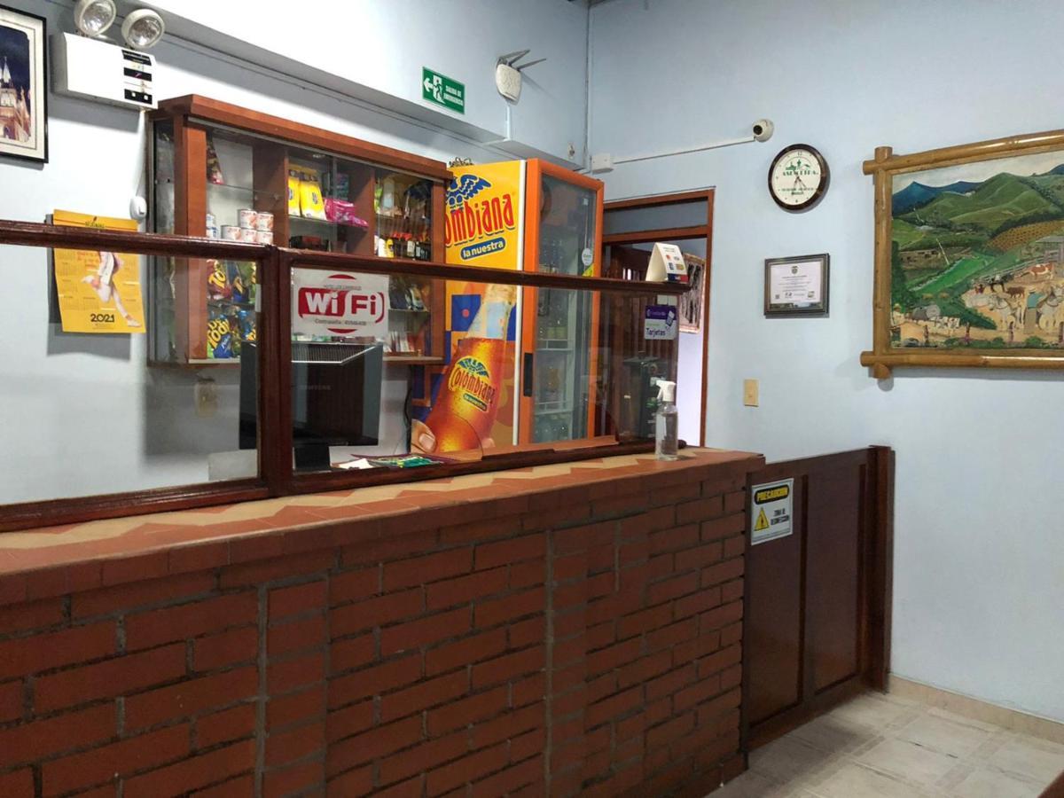 Hotel Cambulos مانيزاليس المظهر الخارجي الصورة